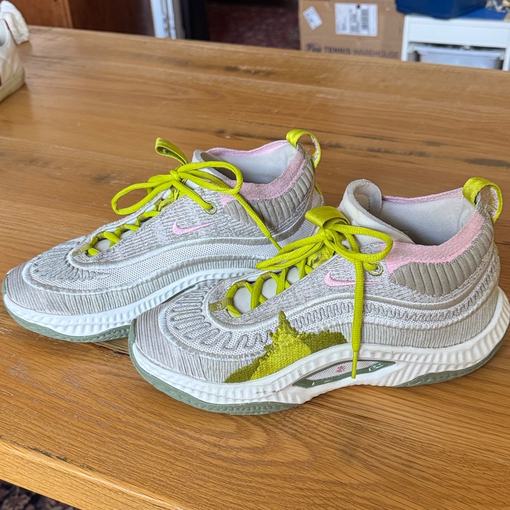 Nike Cosmic Unity 3